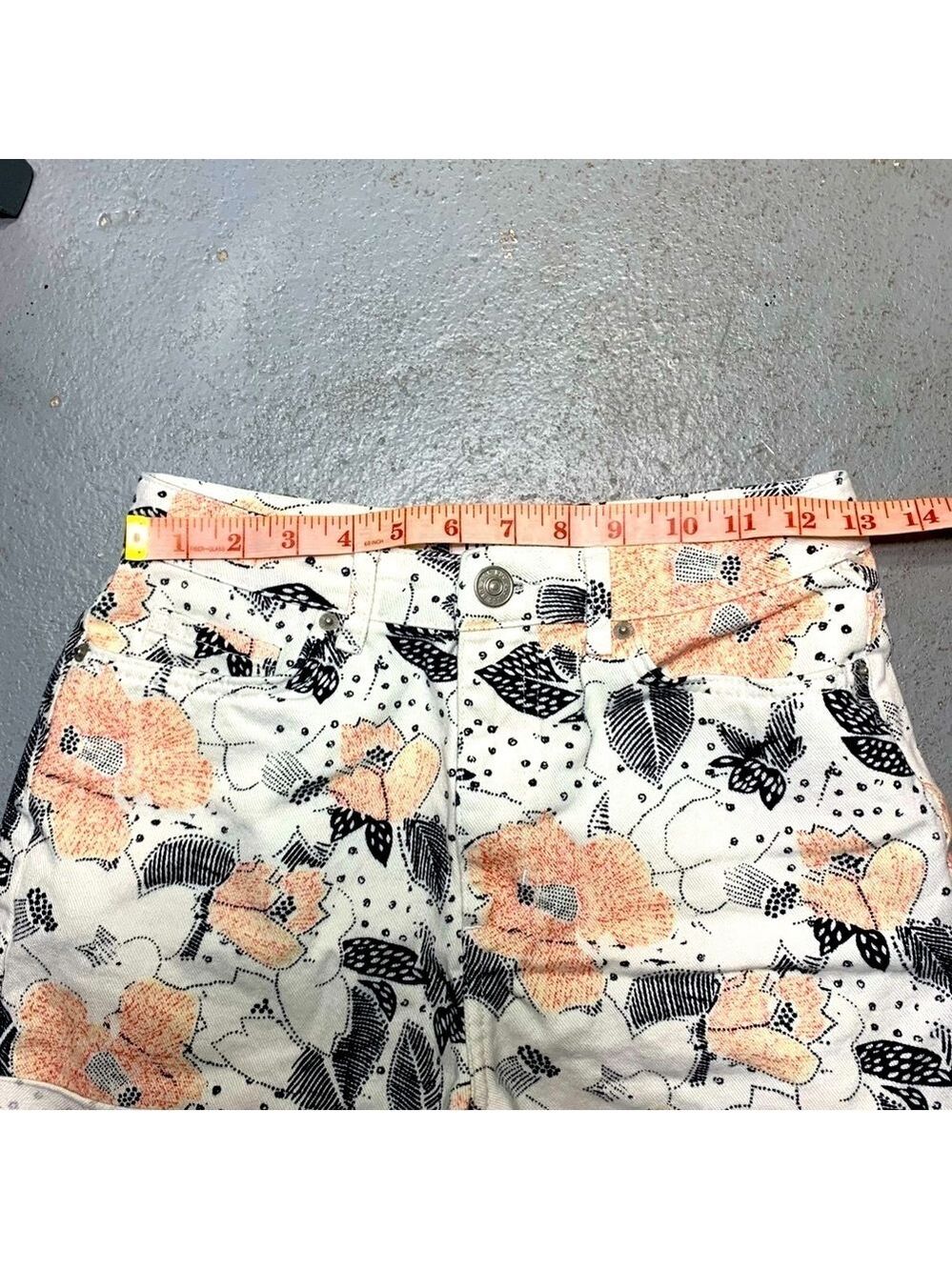 BDG Floral Mom Jean Shorts White Pink High Waist Cuffed Hem Sz 26 Boho Granola - Picture 8 of 12